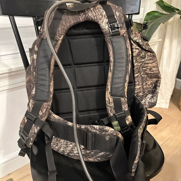 Cabela’s hunting backpack. - Picture 4 of 6
